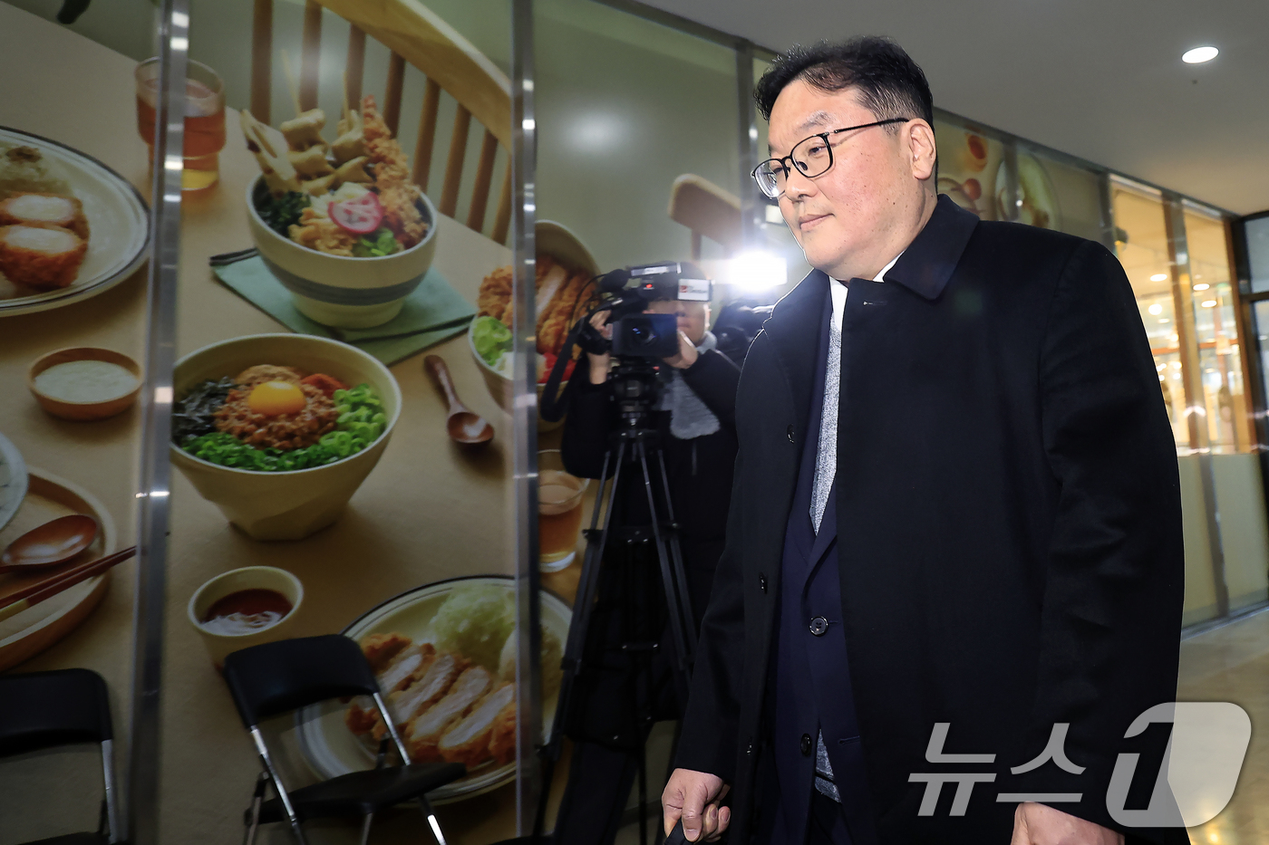 (서울=뉴스1) 박정호 기자 = 쿠팡 사건을 무혐의 처분하도록 외압을 행사한 인물로 지목된 엄희준 광주고등검찰청 검사가 9일 오전 서울 서초구 관봉권·쿠팡 상설특검팀 사무실에서 2 …