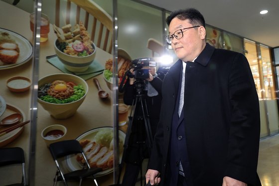 조사실 향하는 엄희준 검사