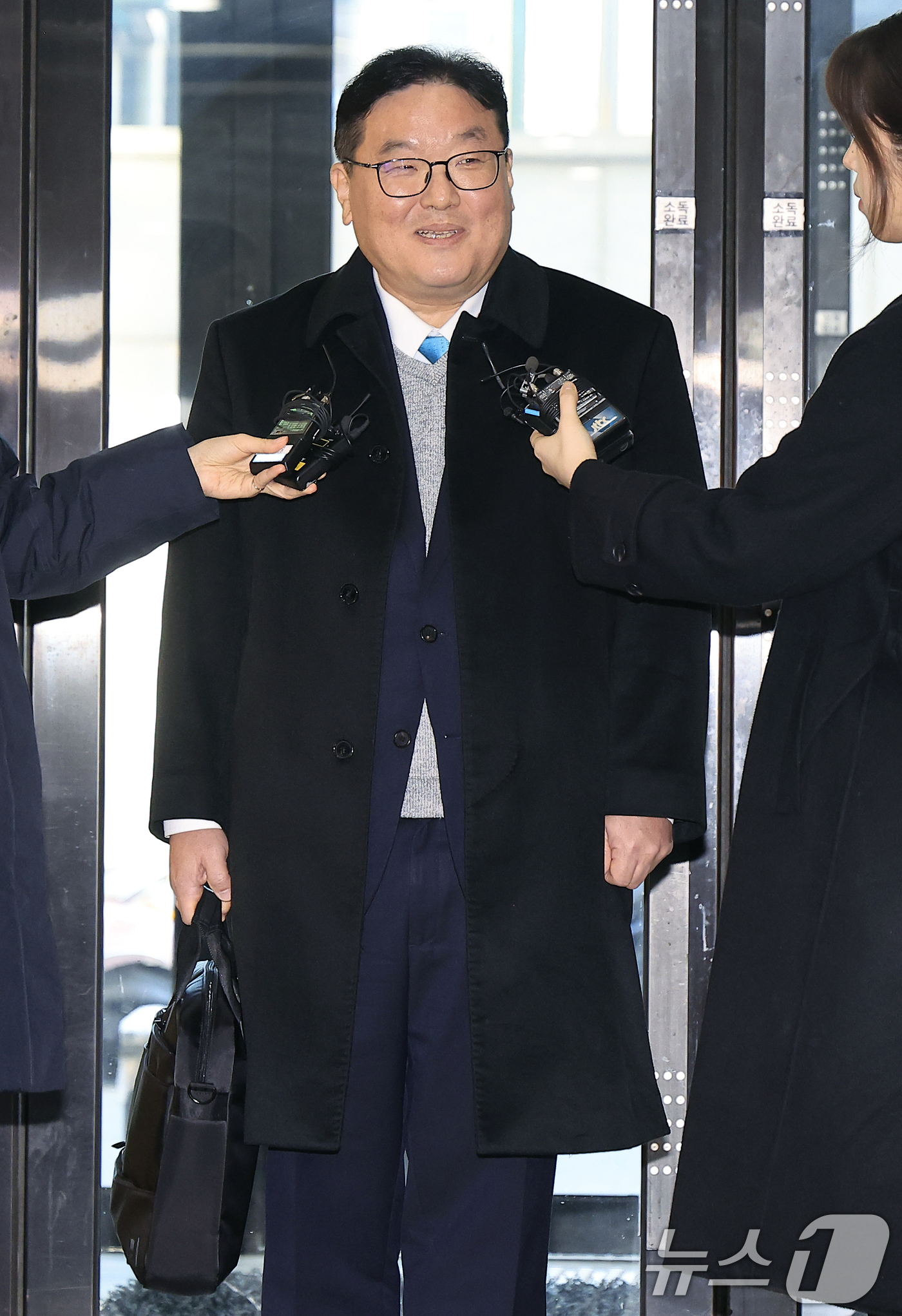 (서울=뉴스1) 박정호 기자 = 쿠팡 사건을 무혐의 처분하도록 외압을 행사한 인물로 지목된 엄희준 광주고등검찰청 검사가 9일 오전 서울 서초구 관봉권·쿠팡 상설특검팀 사무실에서 2 …