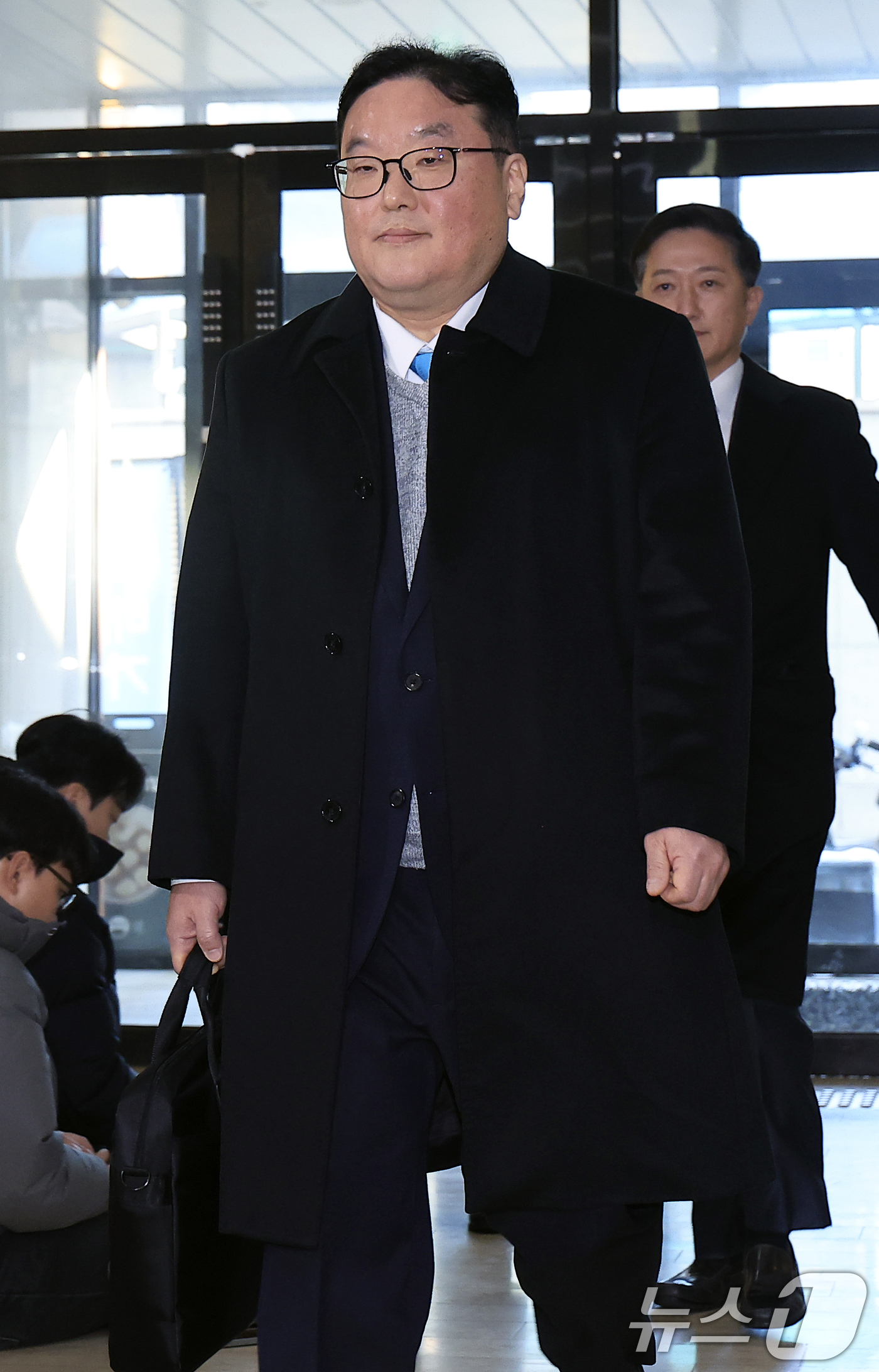 (서울=뉴스1) 박정호 기자 = 쿠팡 사건을 무혐의 처분하도록 외압을 행사한 인물로 지목된 엄희준 광주고등검찰청 검사가 9일 오전 서울 서초구 관봉권·쿠팡 상설특검팀 사무실에서 2 …