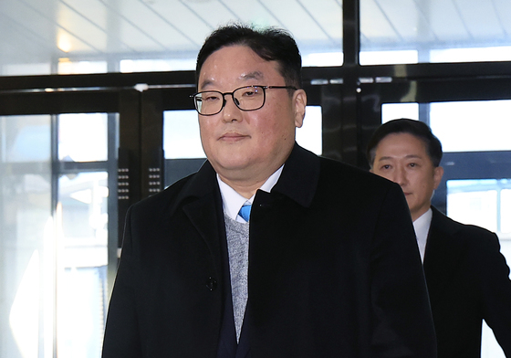 특검 2차 조사 출석하는 엄희준 검사