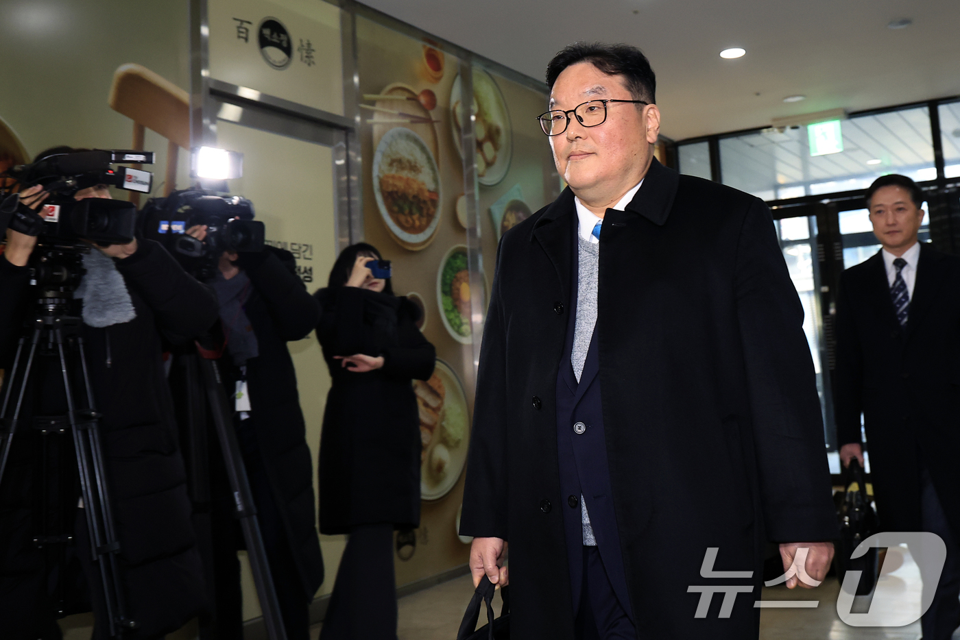 (서울=뉴스1) 박정호 기자 = 쿠팡 사건을 무혐의 처분하도록 외압을 행사한 인물로 지목된 엄희준 광주고등검찰청 검사가 9일 오전 서울 서초구 관봉권·쿠팡 상설특검팀 사무실에서 2 …