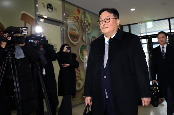 엄희준 검사, 특검 2차 피의자 조사 출석