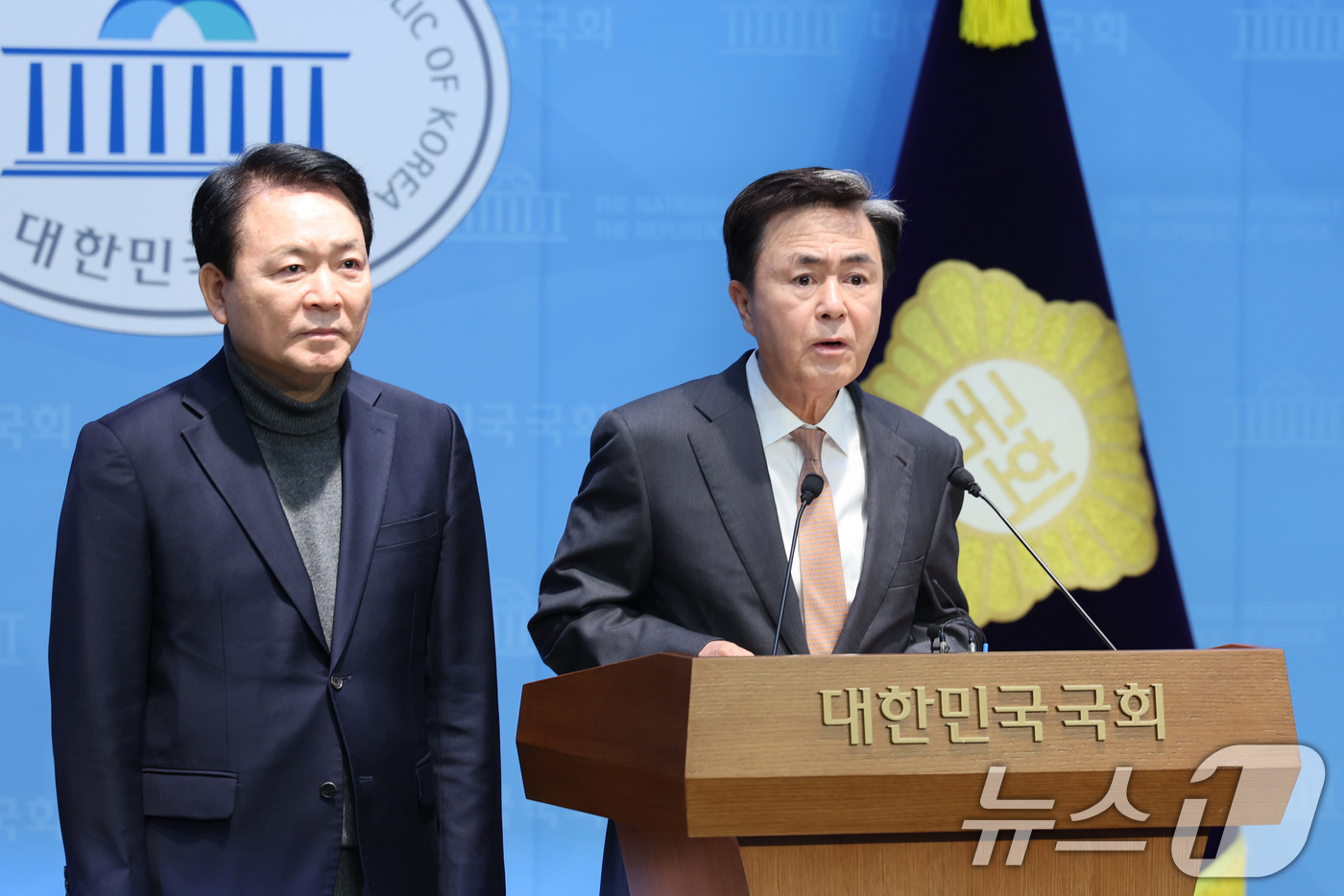 (서울=뉴스1) 신웅수 기자 = 김태흠 충남도지사가 9일 서울 여의도 국회 소통관에서 대전·충남 행정통합 관련 기자회견을 하고 있다. 2026.2.9/뉴스1