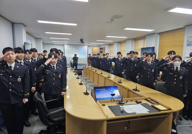 속초해경, 신임 경찰관 32명 전입…"설 연휴 해양안전 대응 강화"