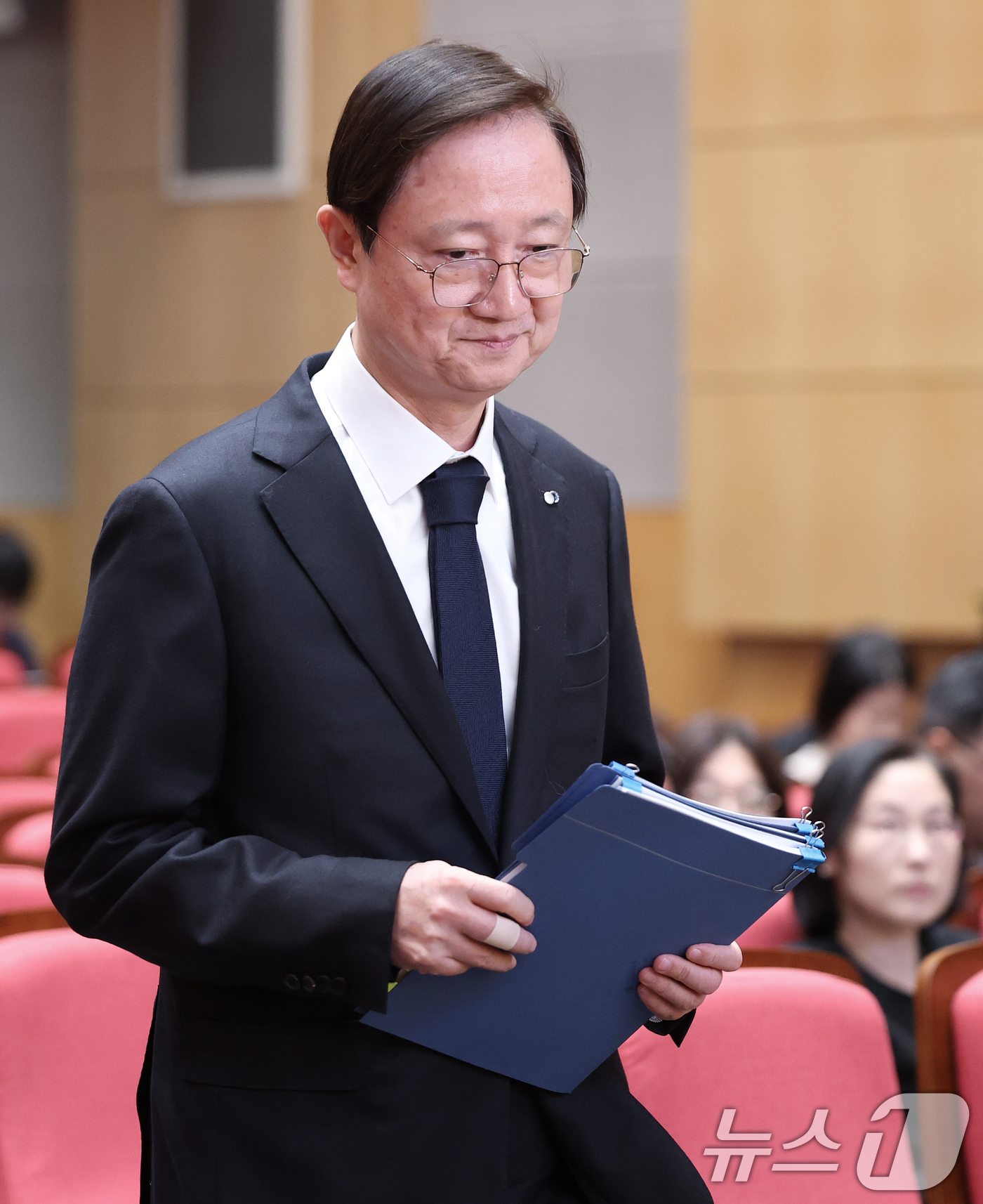 (서울=뉴스1) 오대일 기자 = 이찬진 금융감독원장이 9일 오전 서울 영등포구 금융감독원 대강당에서 열린 2026년 업무계획 관련 기자간담회에 참석하고 있다.이 원장은 이 자리에서 …