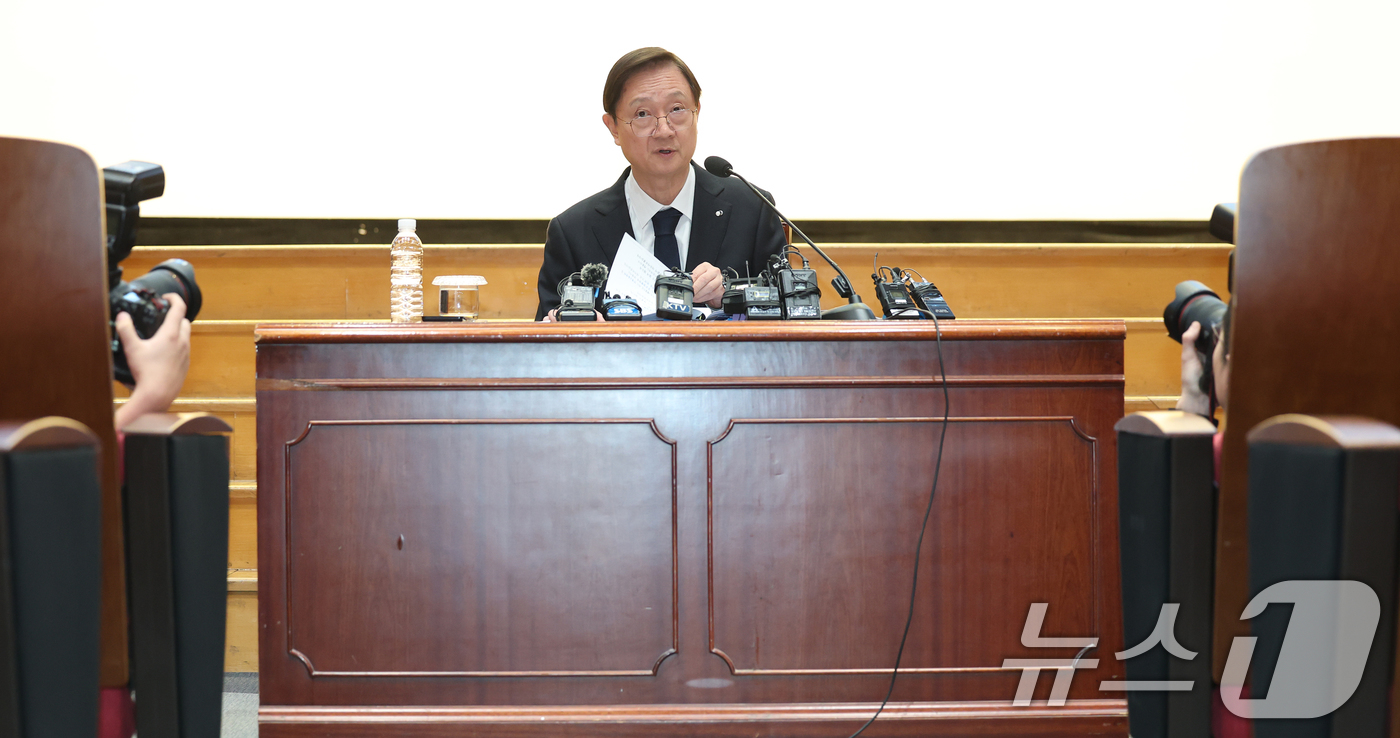 (서울=뉴스1) 오대일 기자 = 이찬진 금융감독원장이 9일 오전 서울 영등포구 금융감독원 대강당에서 열린 2026년 업무계획 관련 기자간담회에서 모두발언을 하고 있다.이 원장은 이 …