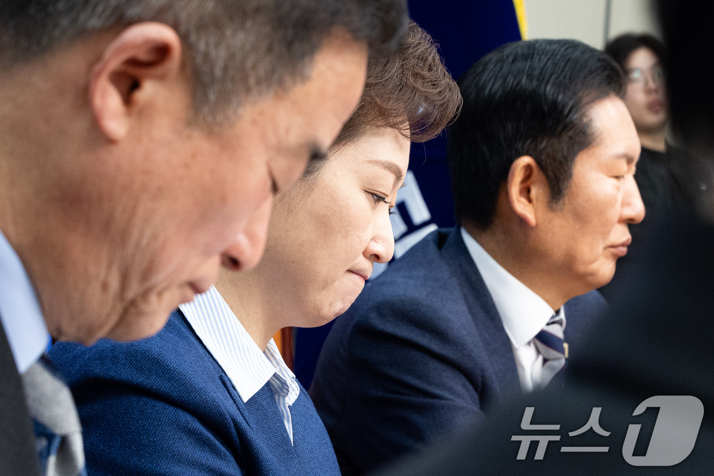 (서울=뉴스1) 유승관 기자 = 이언주 더불어민주당 최고위원이 9일 서울 여의도 국회에서 열린 최고위원회의에서 굳은 표정을 짓고 있다. 2026.2.9/뉴스1