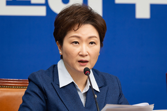 발언하는 이언주 민주당 최고위원