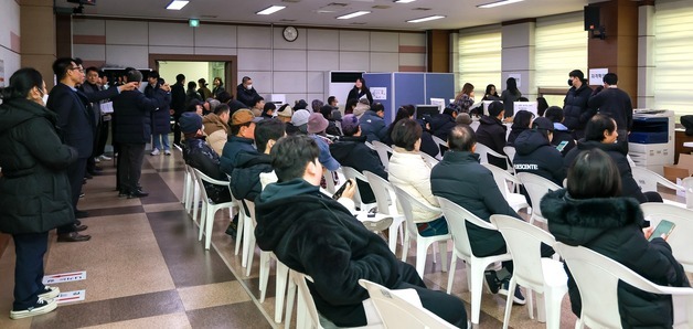 "자녀에게 현금 줘야 할 판"…기본소득, 옥천 면민들의 하소연