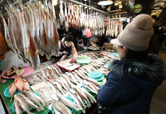조기 21%·쌀 18%↑무 34%·배추 18%↓…설 차례상 물가 '명암'