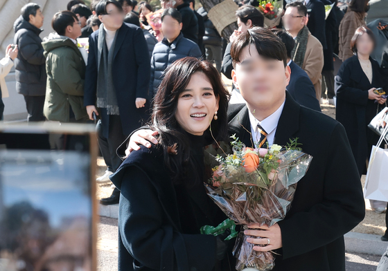 아들 졸업식 참석한 이부진 회장