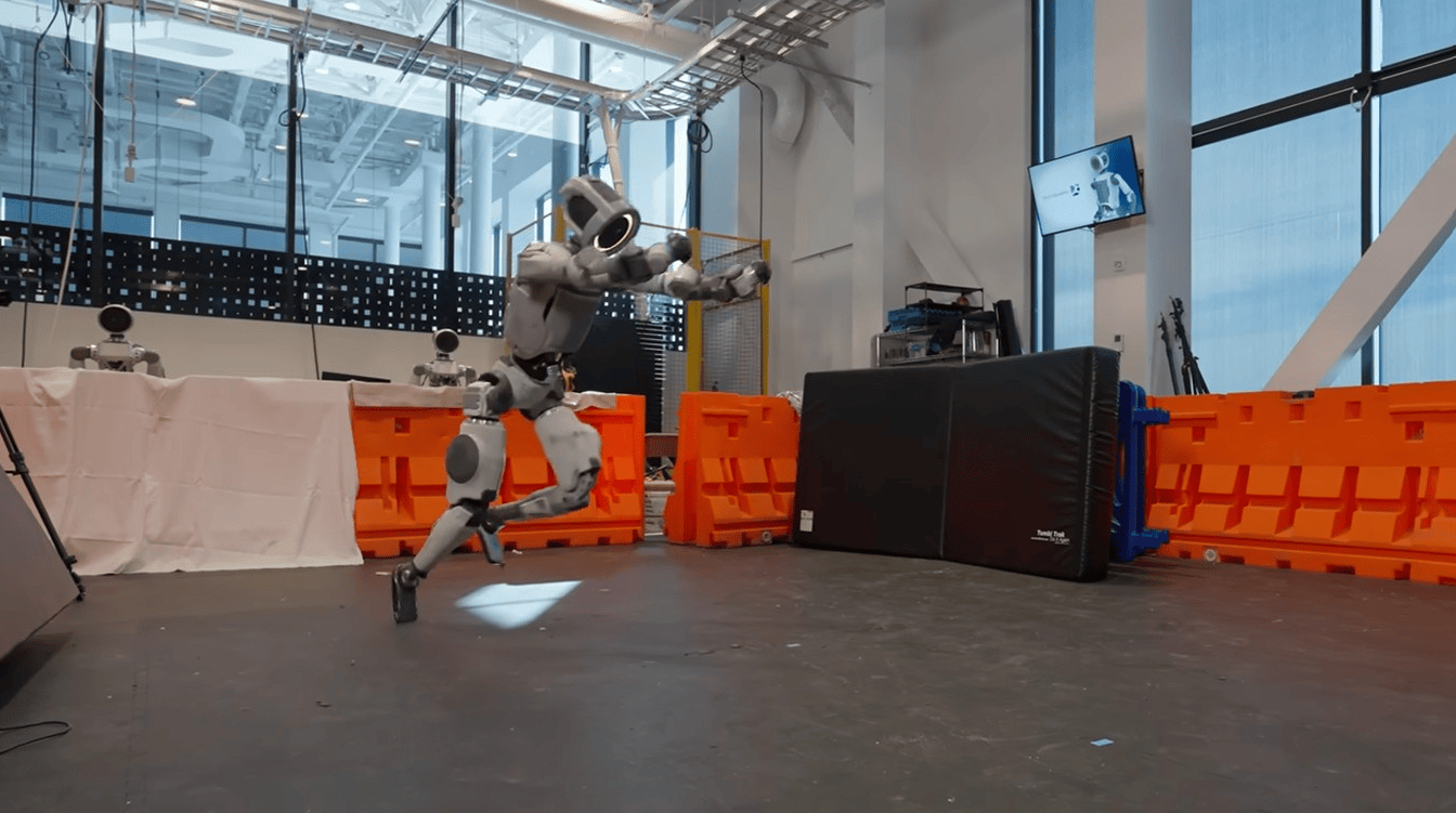 현대차 아틀라스의 진화…옆돌기·백텀블링 "연속 전신제어 안정화"