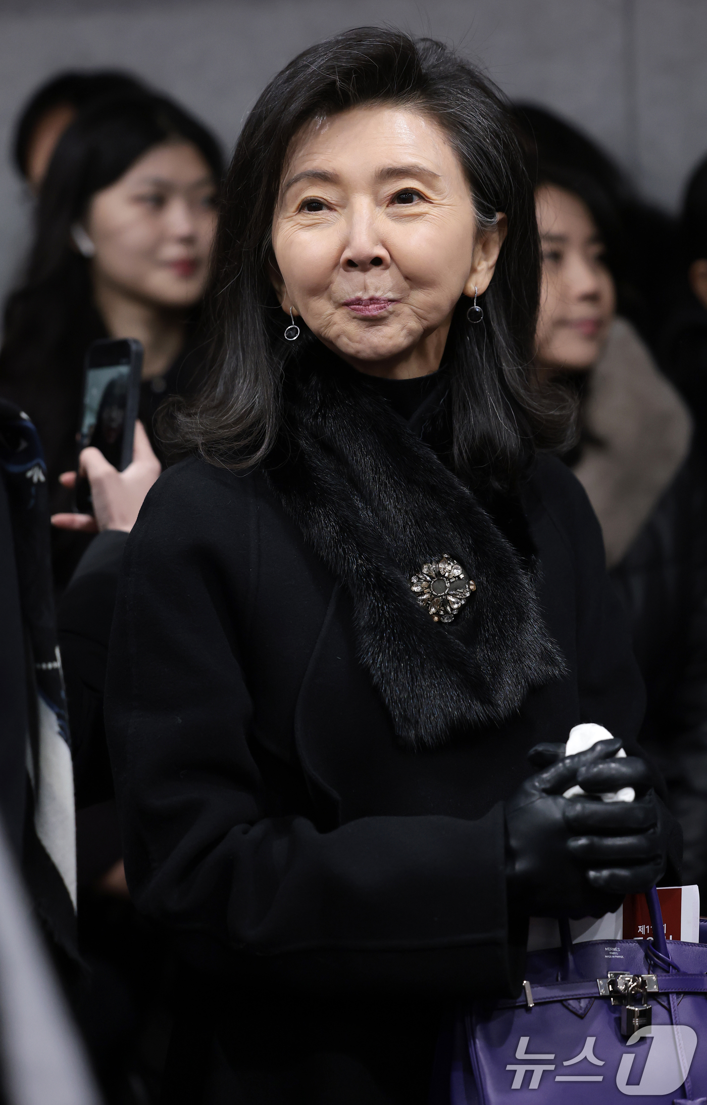 (서울=뉴스1) 권현진 기자 = 홍라영 전 삼성미술관 리움 총괄부관장이 9일 서울 강남구 휘문고등학교에서 열린 임동현군의 졸업식에 참석하고 있다. 2026.2.9/뉴스1