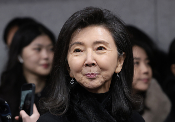 휘문고교 졸업식 참석한 홍라영 전 삼성미술관 총괄부관장