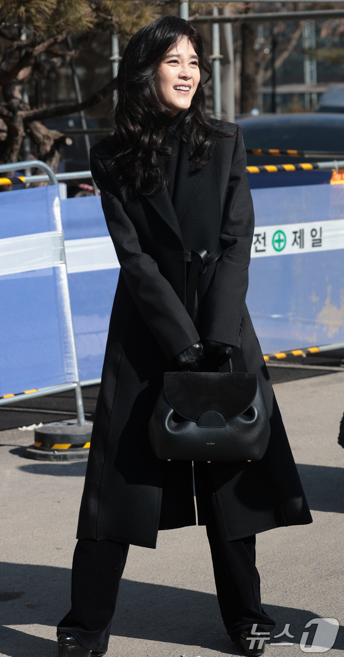 (서울=뉴스1) 권현진 기자 = 이부진 호텔신라 사장이 9일 서울 강남구 휘문고등학교에서 열린 아들 임동현군의 졸업식에 참석해 이동하고 있다. 2026.2.9/뉴스1