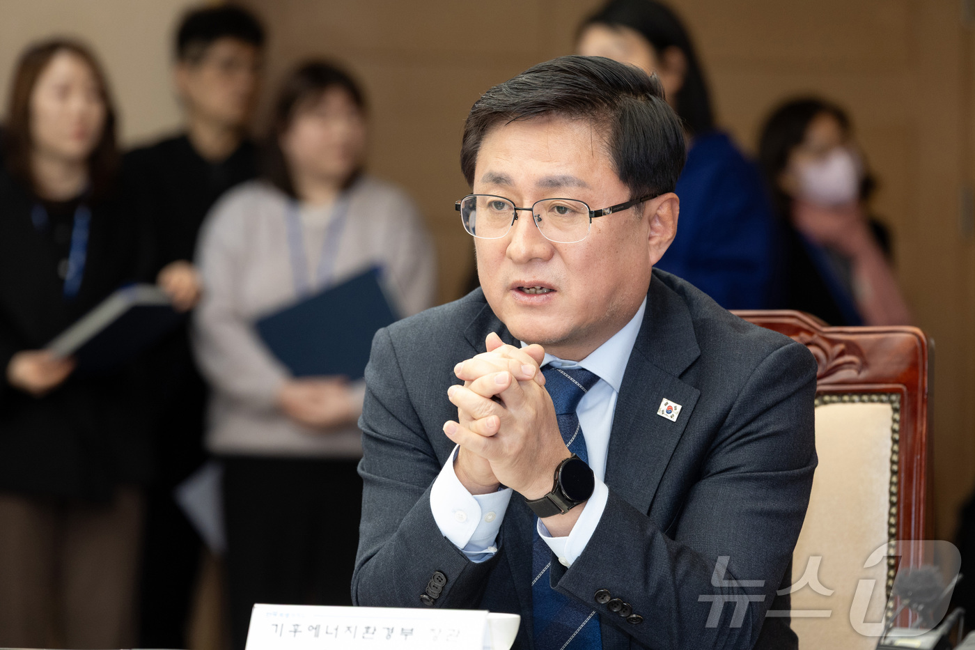 (서울=뉴스1) = 김성환 기후에너지환경부 장관이 9일 전북 전주시 소재 전북특별자치도청에서 열린 새만금 수상태양광 적기 연계를 위한 기관 간 업무협약 체결식에 참석해 인사말을 하 …