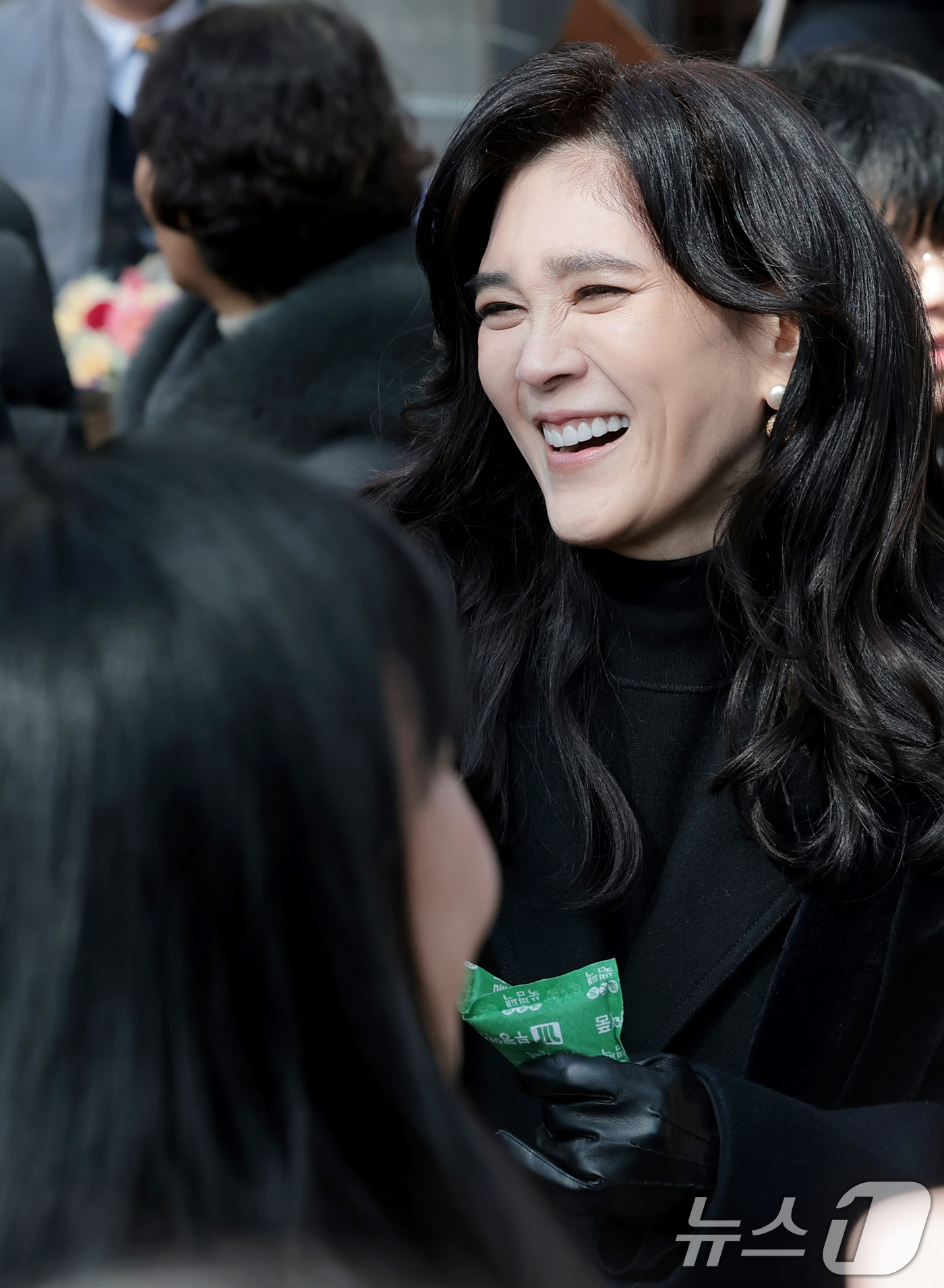 (서울=뉴스1) 권현진 기자 = 이부진 호텔신라 사장이 9일 서울 강남구 휘문고등학교에서 열린 아들 임동현군의 졸업식에 참석해 아들을 기다리고 있다. 2026.2.9/뉴스1