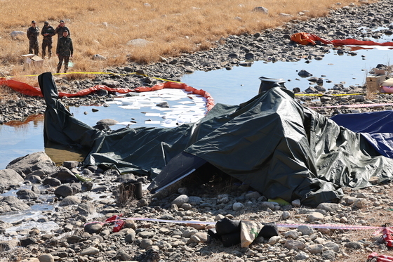 "푸득푸득 하다 떨어져…조종사, 민가 피하려고 한 듯" 주민 안타까움