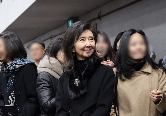 휘문고 졸업식 참석한 홍라영 전 삼성미술관 총괄부관장