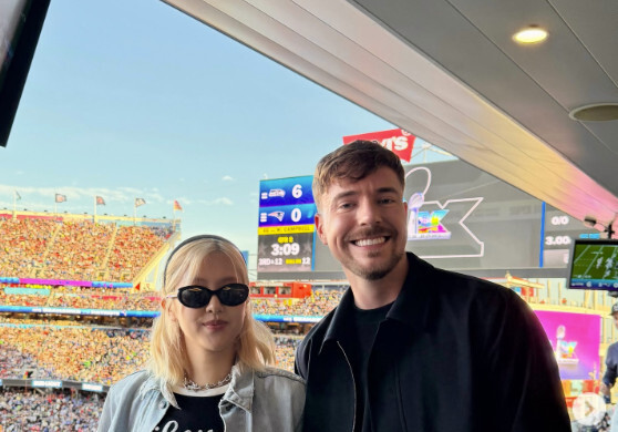 로제, '전 세계 유튜브 구독자 1위' 미스터비스트와 슈퍼볼 현장 깜짝 만남