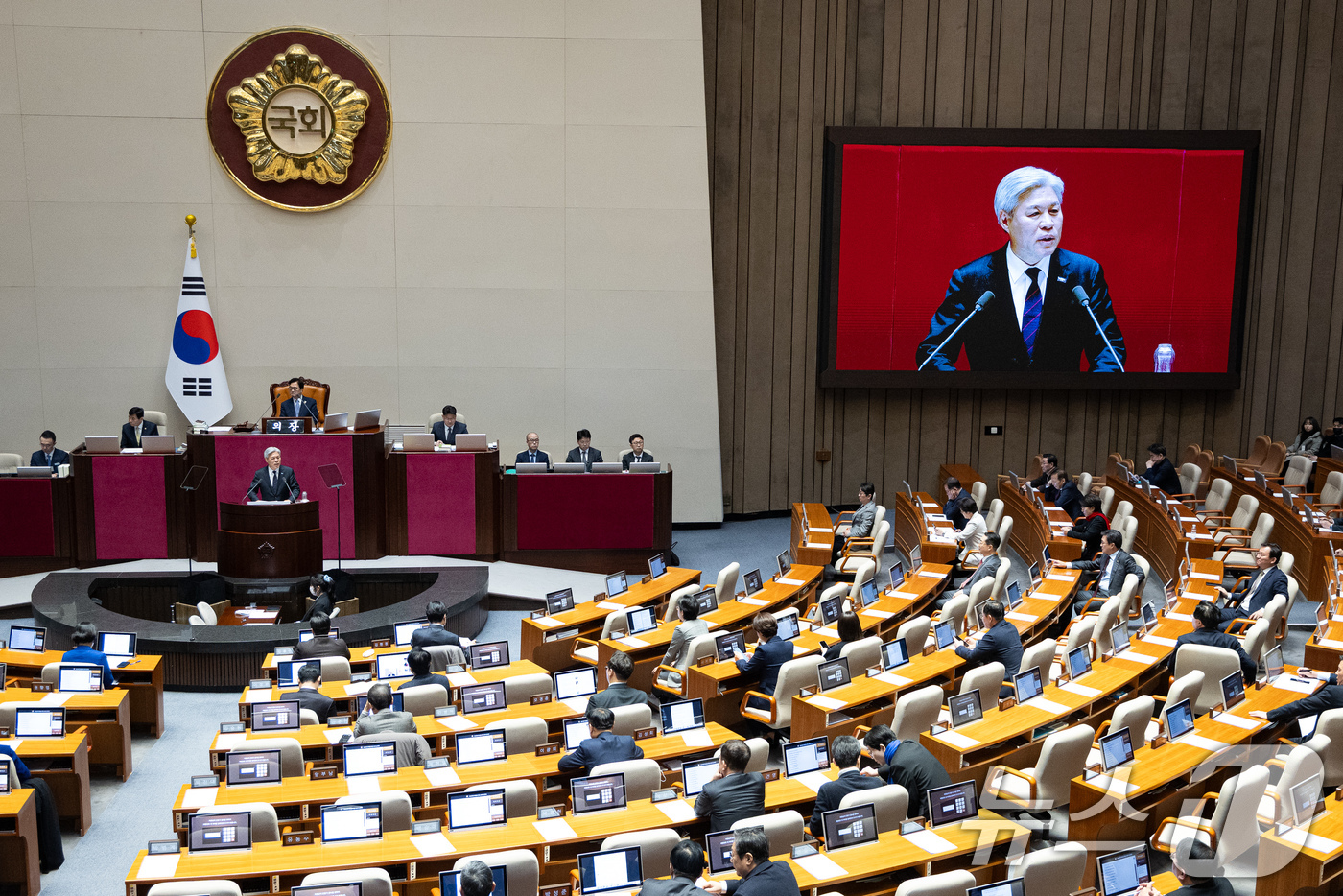 (서울=뉴스1) 유승관 기자 = 서왕진 조국혁신당 원내대표가 9일 서울 여의도 국회에서 열린 제432회 국회(임시회) 제4차 본회의에서 비교섭단체 대표연설을 하고 있다. 2026. …