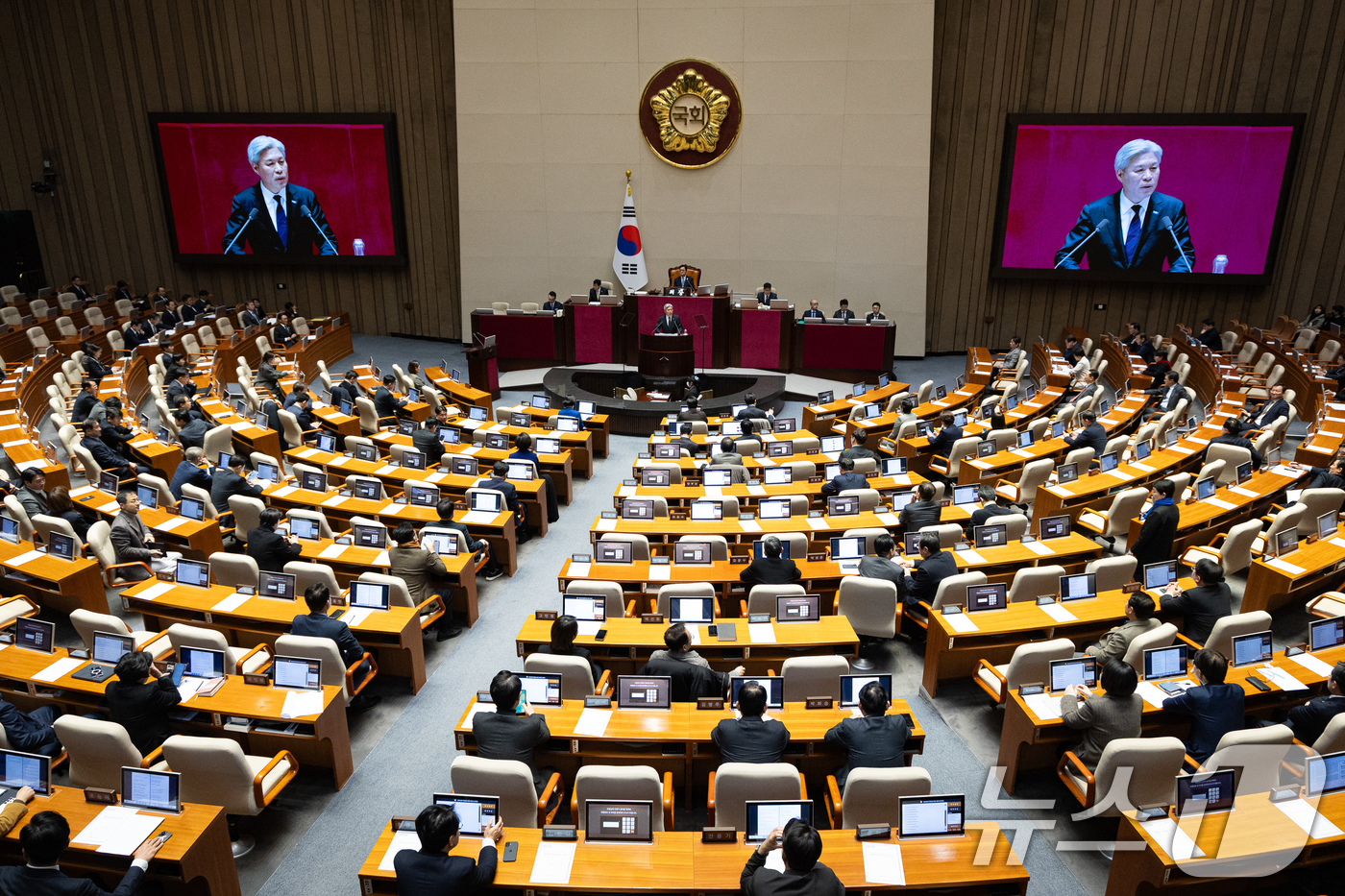 (서울=뉴스1) 유승관 기자 = 서왕진 조국혁신당 원내대표가 9일 서울 여의도 국회에서 열린 제432회 국회(임시회) 제4차 본회의에서 비교섭단체 대표연설을 하고 있다. 2026. …
