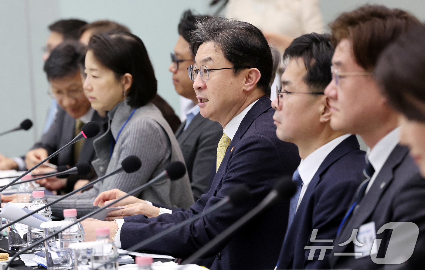 (서울=뉴스1) 박지혜 기자 = 이억원 금융위원장이 9일 서울 중구 예금보험공사 대강당에서 열린 2026년 금융발전심의회 전체회의에서 모두 발언을 하고 있다. 2026.2.9/뉴스 …