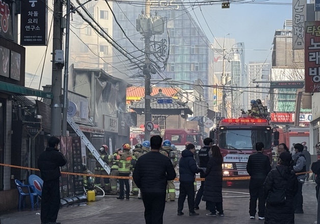 대구 중구 생고기 건물서 불…당국 \'진화 중\'