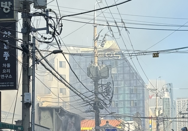 대구 중구 생고기 건물서 불…당국 \'진화 중\'