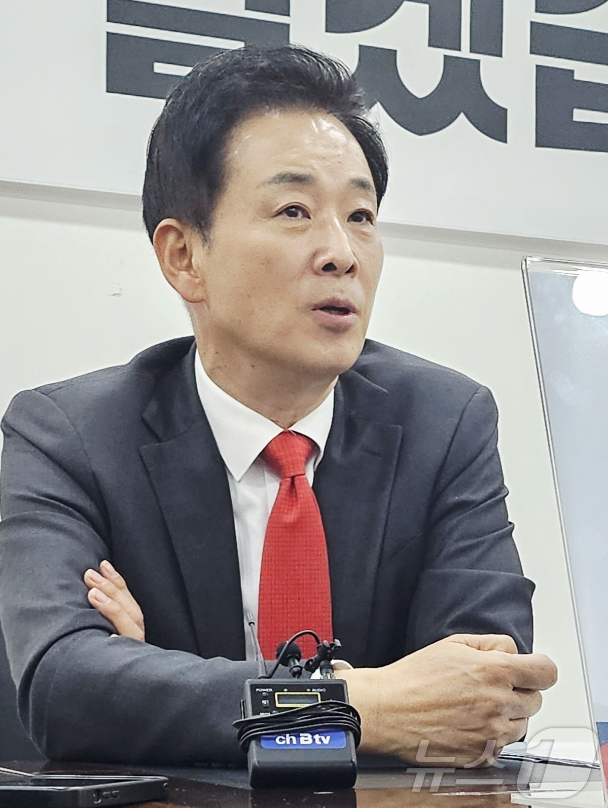 (대구=뉴스1) 남승렬 기자 = 유영하 국민의힘 의원(64·대구 달서구갑)이 9일 오후 대구 수성구 국민의힘 대구시당에서 기자간담회를 열고 6·3 지방선거 대구시장 출마와 관련된 …