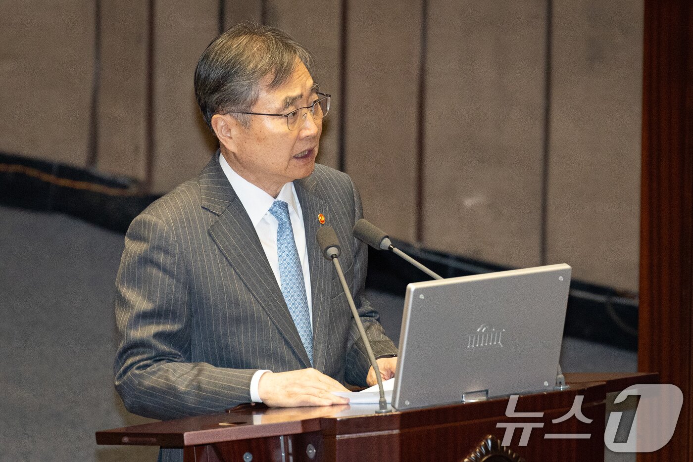 본문 이미지 - 조현 외교부 장관이 9일 서울 여의도 국회에서 열린 제432회 국회(임시회) 제4차 본회의에서 윤후덕 더불어민주당 의원의 정치·외교·통일·안보에 관한 질문에 답하고 있다. 2026.2.9 ⓒ 뉴스1 유승관 기자