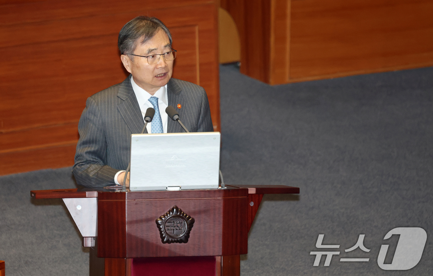 (서울=뉴스1) 이승배 기자 = 9일 서울 여의도 국회에서 열린 제432회국회(임시회) 제4차 본회의 정치·외교·통일·안보에 관한 대정부 질문에서 조현 외교부 장관이 질의에 답변하 …