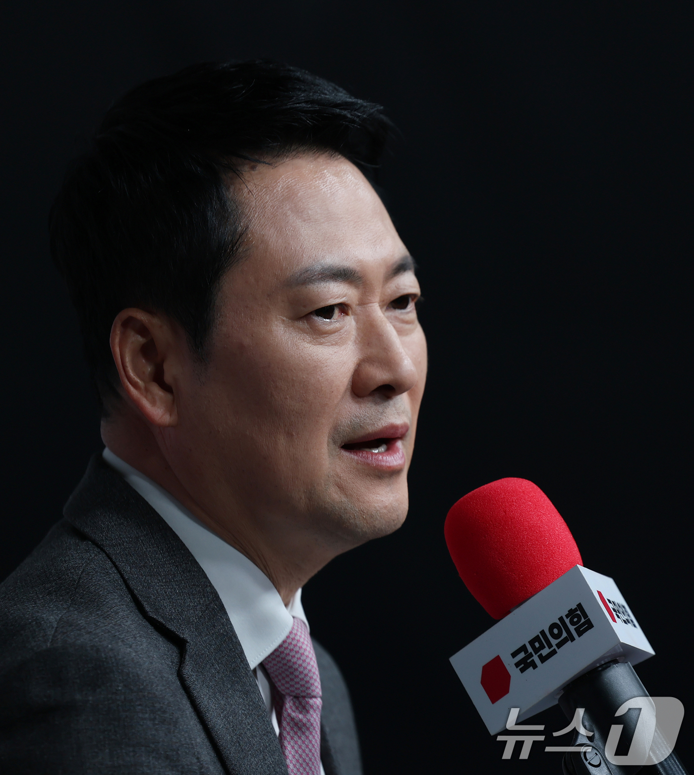 (서울=뉴스1) 오대일 기자 = 장동혁 국민의힘 대표가 9일 오후 서울 강서구 ASSA 아트홀에서 열린 '내일을 여는 시선, 일상에 스며드는 변화' 국민의힘 여성 정책 공모전 시상 …