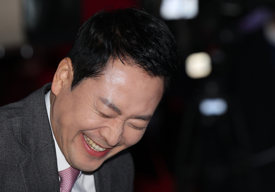 장동혁, 박장대소