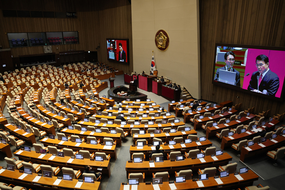 '李정부 반미친중' 공방에 고성까지…대정부질문 첫날 여야 충돌(종합)