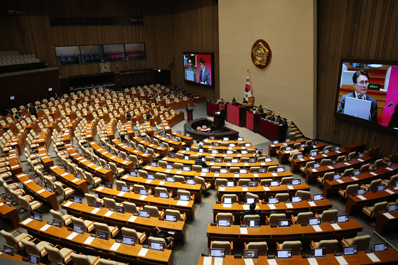 대정부질문 이틀차…민주 '李성과' 강조, 국힘 '부동산' 공세