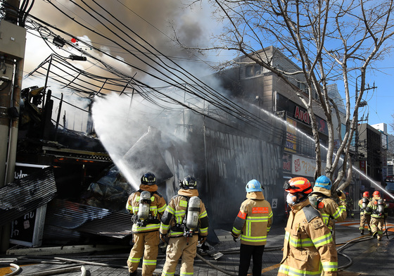 대구 종로 식당 화재 진화…소방관 3명 부상(종합2보)
