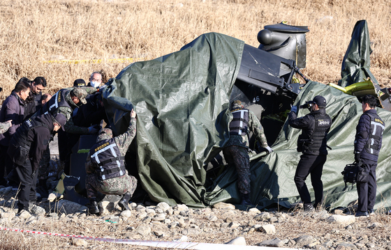 [속보] 코브라 헬기 추락사고로 숨진 준위 2명 순직 인정
