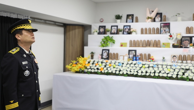 최민철 전남소방본부장, 첫 행보로 여객기 사고 희생자 참배