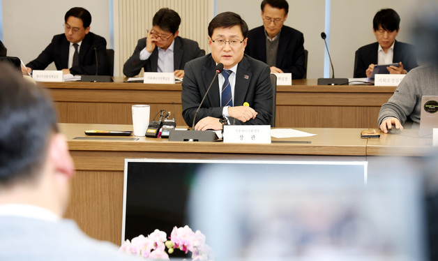 신규 원전 놓고 충돌…김소희 "일관성 의문" 기후장관 "현실적 선택"