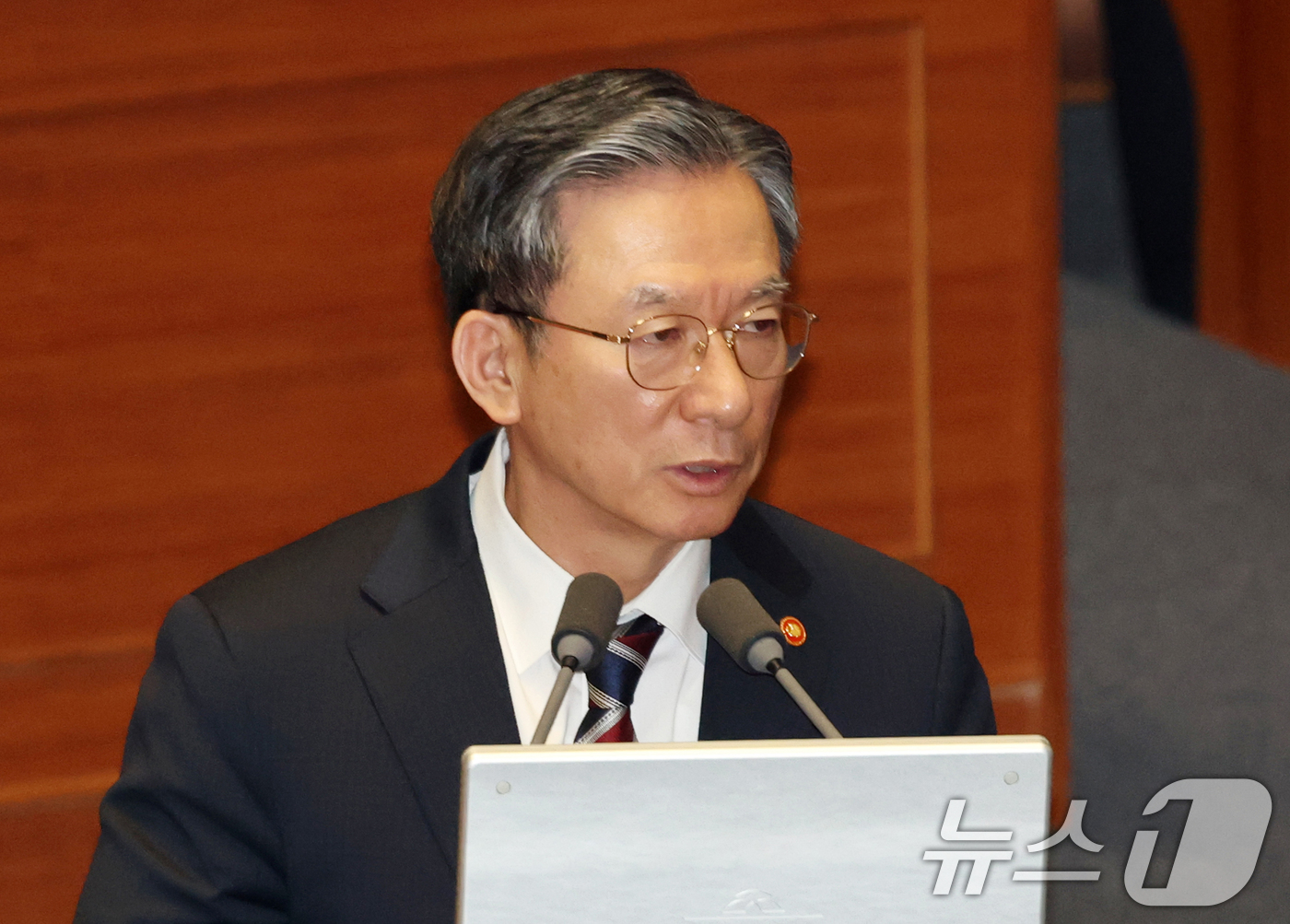 (서울=뉴스1) 이승배 기자 = 9일 서울 여의도 국회에서 열린 제432회국회(임시회) 제4차 본회의 정치·외교·통일·안보에 관한 대정부 질문에서 정성호 법무부 장관이 질의에 답변 …