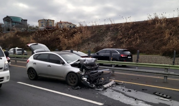 제주서 승용차·SUV 등 4중 추돌…3명 경상
