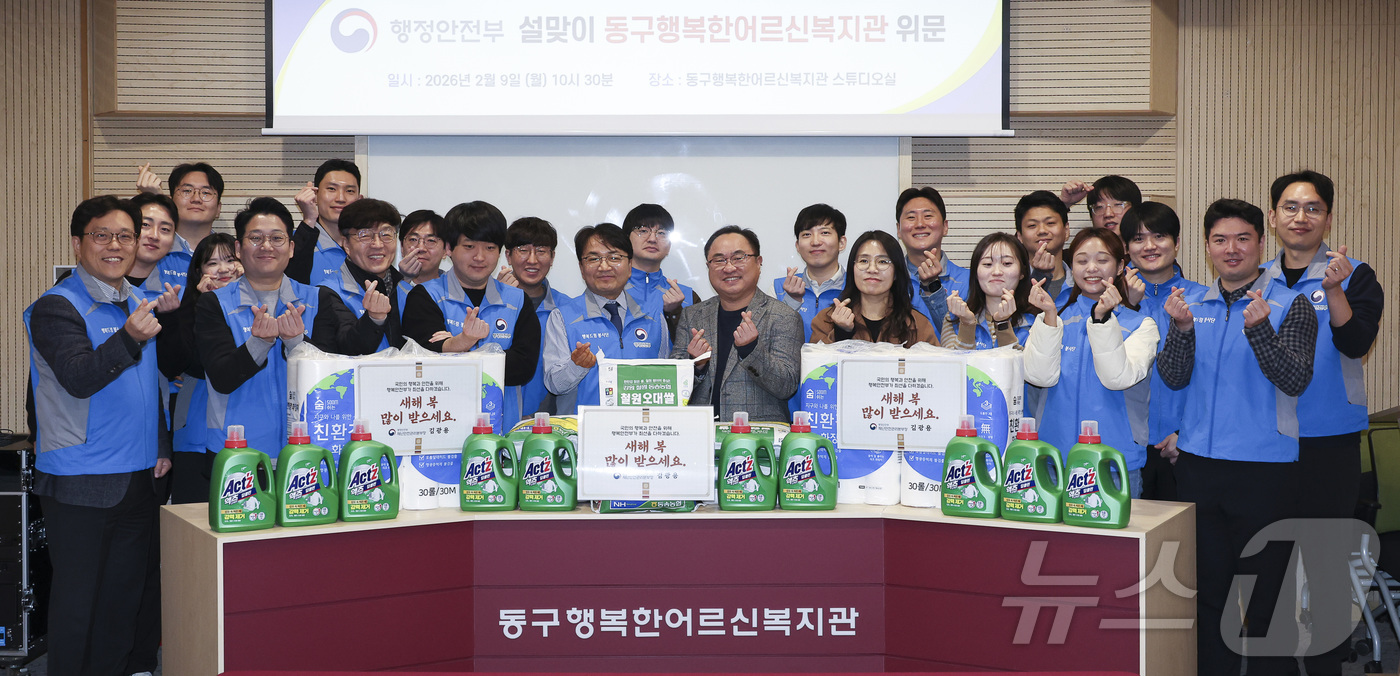 (대전=뉴스1) = 김광용 행정안전부 재난안전관리본부장이 9일 오전 설 명절을 앞두고 대전 동구 행복한어르신복지관을 방문해 재활공방, 공부방 등 주요 시설 운영 현황 점검한 뒤 기 …