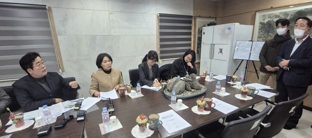 박찬대 전 원내대표, 성폭력 의혹 '색동원' 현장 점검