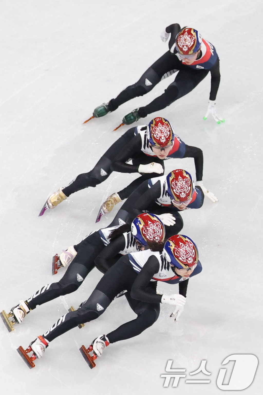 (밀라노=뉴스1) 김진환 기자 = 쇼트트랙 대표팀이 9일(현지시간) 이탈리아 밀라노 아이스 스케이팅 아레나에서 훈련을 하고 있다. 2026.2.9/뉴스1