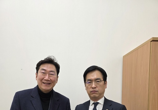 원강수 원주시장, 행안차관 만나 '시군 통합시 인센티브' 건의