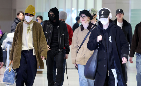 BTS 완전체 착륙 완료