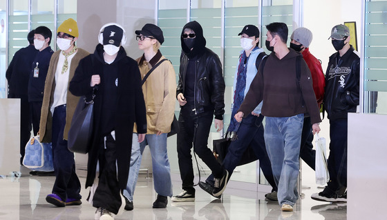 BTS 완전체 귀국 "3월에 만나요"