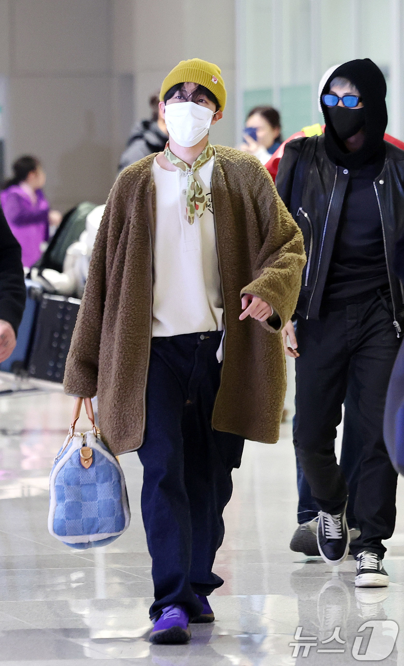 (인천공항=뉴스1) 박지혜 기자 = 방탄소년단(BTS) 제이홉이 해외 일정을 마치고 9일 오후 인천국제공항을 통해 귀국하고 있다.BTS는 다음 달 20일 정규 5집 '아리랑'(AR …